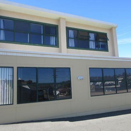 Abel Tasman Airport Motor Inn Лонсестон Экстерьер фото