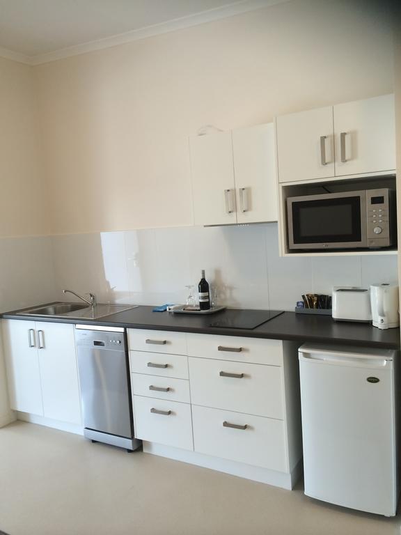 Abel Tasman Airport Motor Inn Лонсестон Экстерьер фото