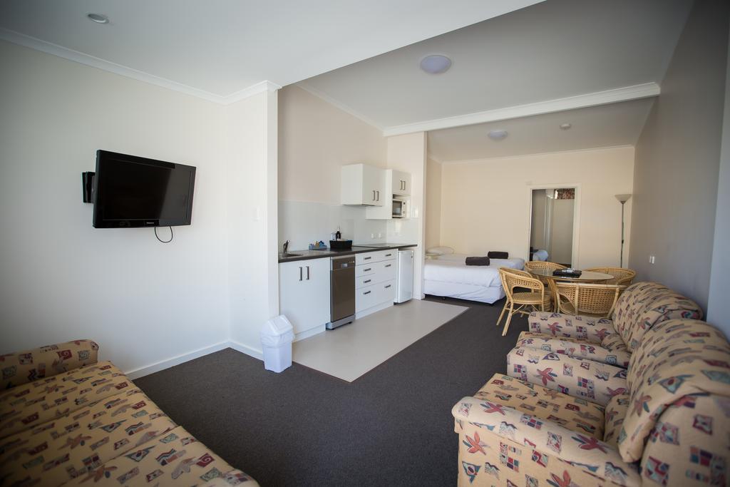 Abel Tasman Airport Motor Inn Лонсестон Экстерьер фото