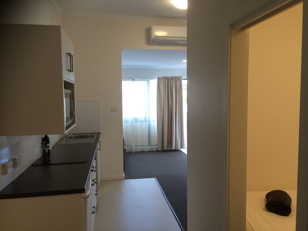 Abel Tasman Airport Motor Inn Лонсестон Экстерьер фото