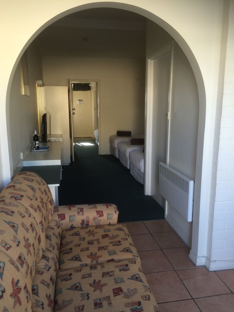 Abel Tasman Airport Motor Inn Лонсестон Экстерьер фото