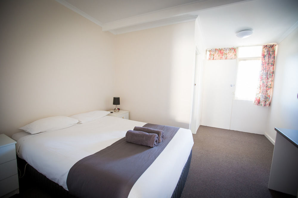 Abel Tasman Airport Motor Inn Лонсестон Экстерьер фото