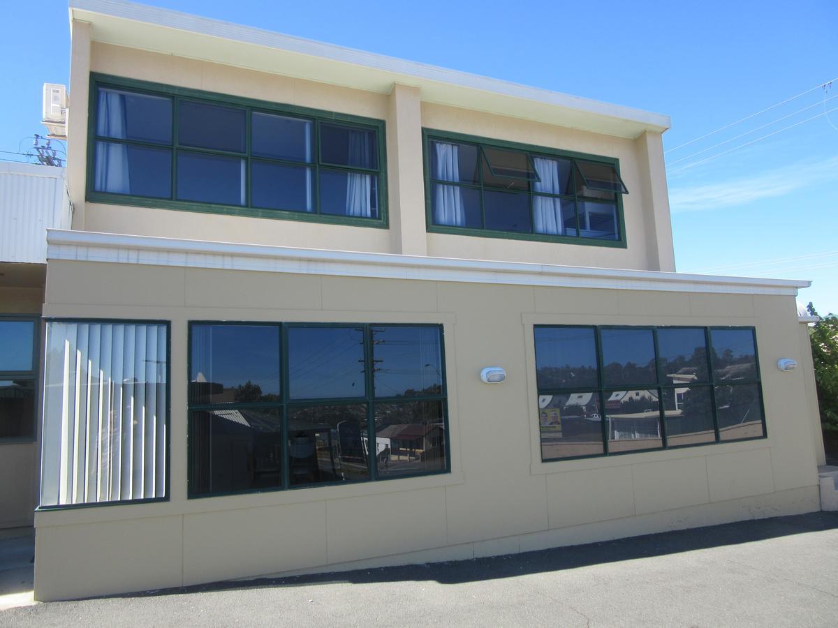 Abel Tasman Airport Motor Inn Лонсестон Экстерьер фото