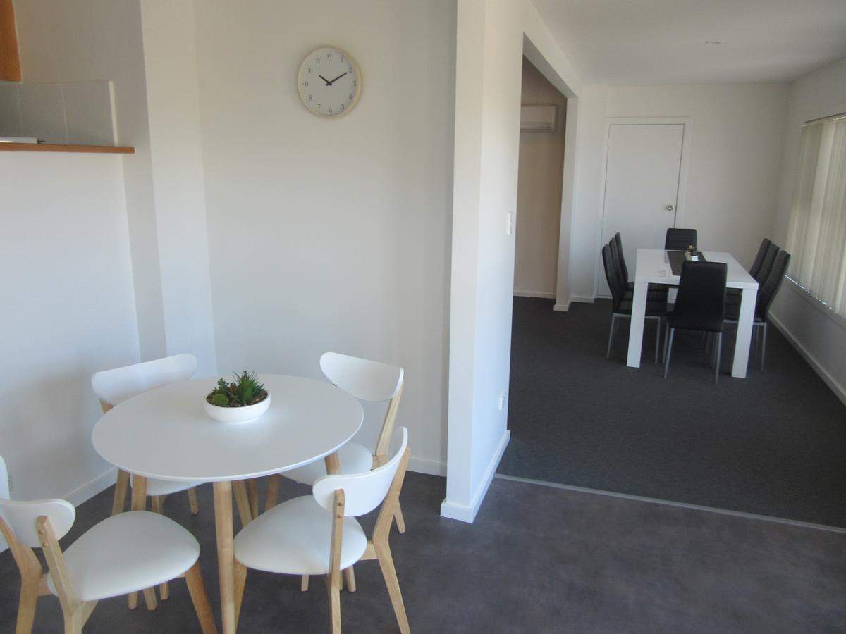 Abel Tasman Airport Motor Inn Лонсестон Экстерьер фото