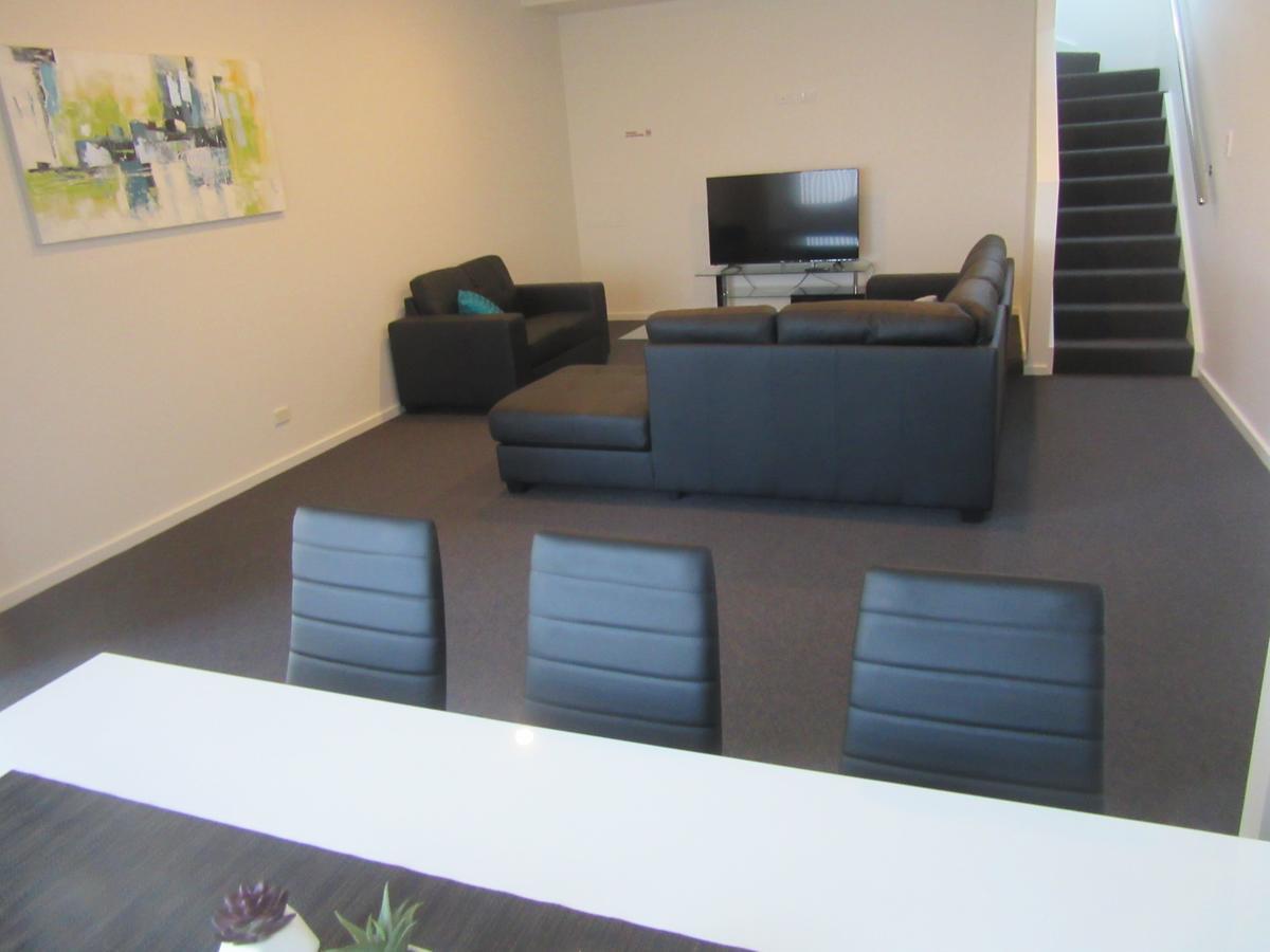 Abel Tasman Airport Motor Inn Лонсестон Экстерьер фото