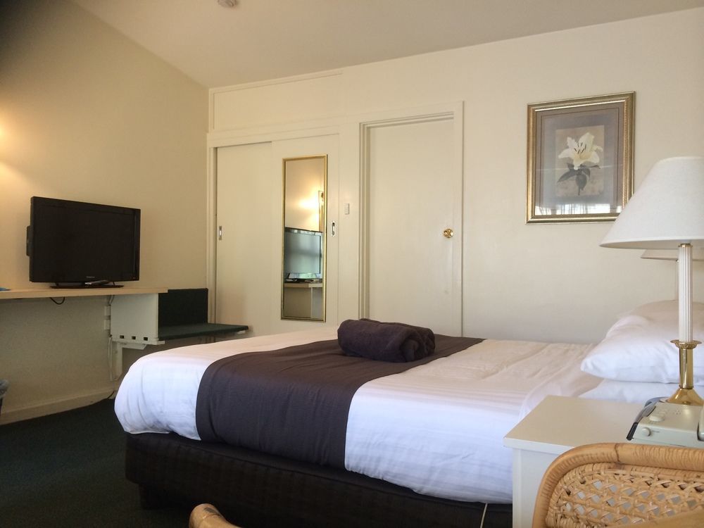 Abel Tasman Airport Motor Inn Лонсестон Экстерьер фото