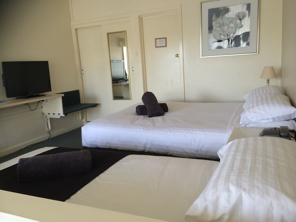 Abel Tasman Airport Motor Inn Лонсестон Экстерьер фото