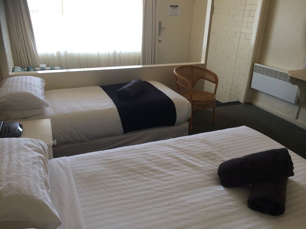 Abel Tasman Airport Motor Inn Лонсестон Экстерьер фото