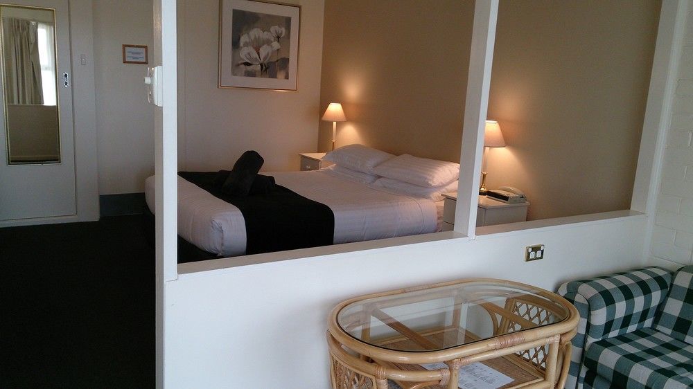 Abel Tasman Airport Motor Inn Лонсестон Экстерьер фото