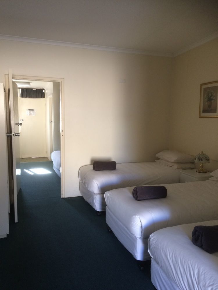Abel Tasman Airport Motor Inn Лонсестон Экстерьер фото