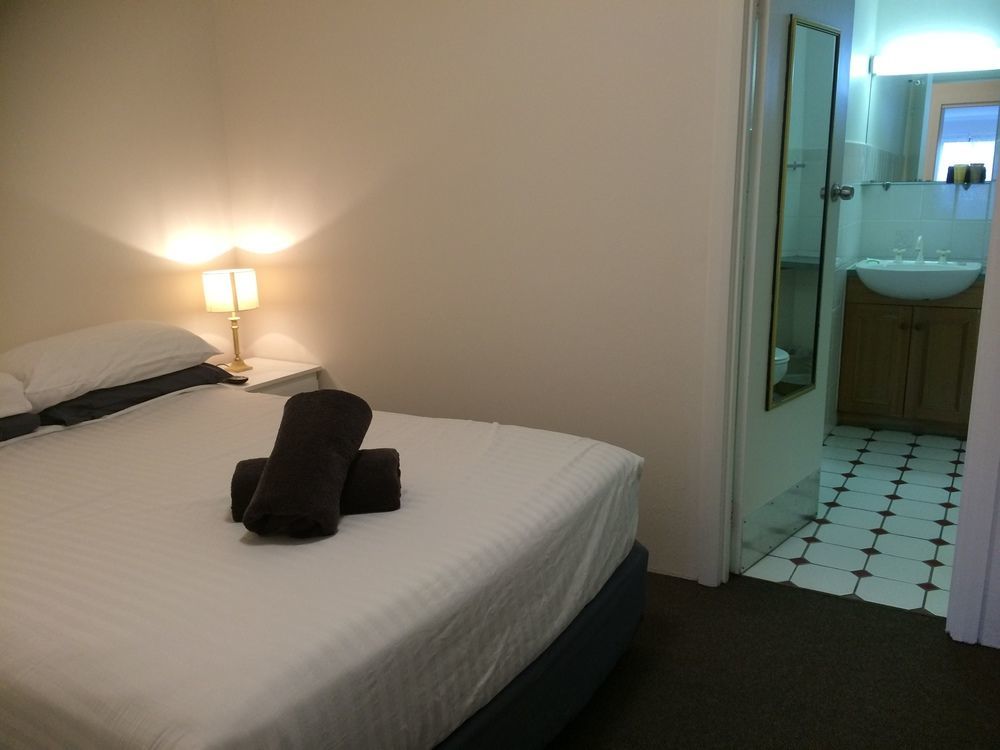 Abel Tasman Airport Motor Inn Лонсестон Экстерьер фото