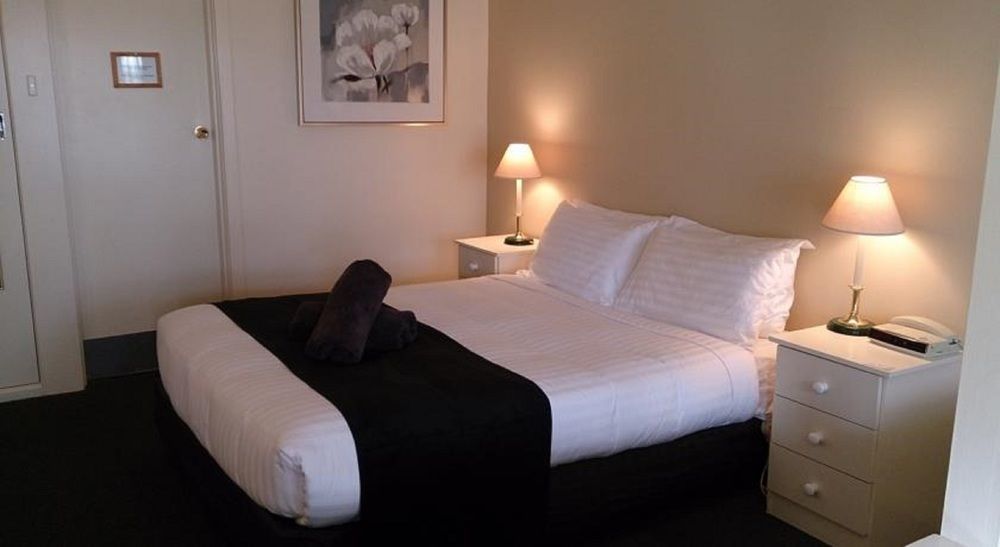 Abel Tasman Airport Motor Inn Лонсестон Экстерьер фото