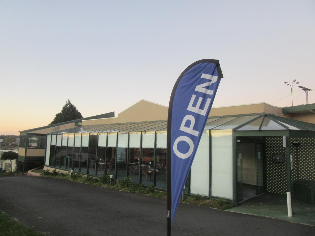 Abel Tasman Airport Motor Inn Лонсестон Экстерьер фото