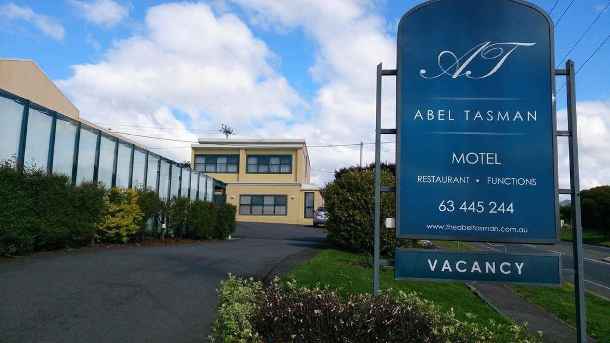 Abel Tasman Airport Motor Inn Лонсестон Экстерьер фото